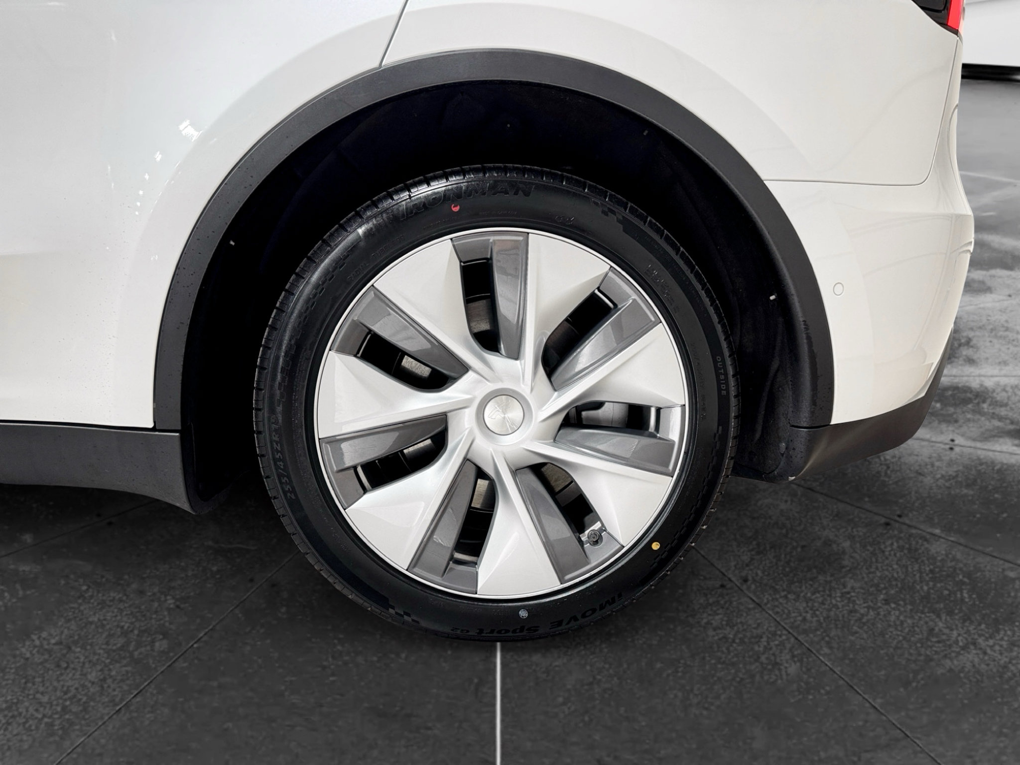 Used 2022 Tesla Model Y Long Range AWD/4WD image 31