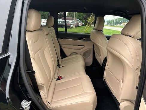 Used 2023 Jeep Grand Cherokee Limited AWD/4WD image 22