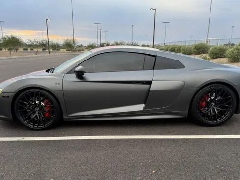 Used 2018 Audi R8 V10 w/ Premium Package image 12
