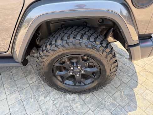 Used 2019 Jeep Wrangler Unlimited Sahara w/ Quick Order Package 24M Moab AWD/4WD image 11