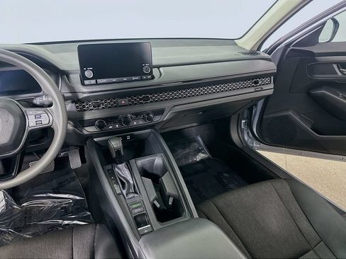 Used 2025 Honda Accord LX image 19