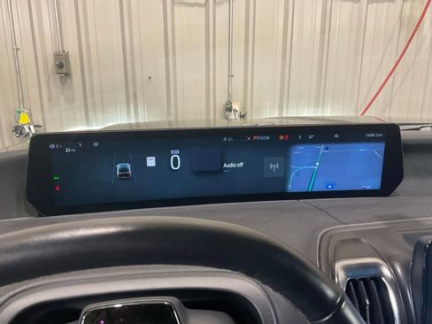 Used 2025 Ford Expedition Platinum w/ Platinum Ultimate Package AWD/4WD image 18