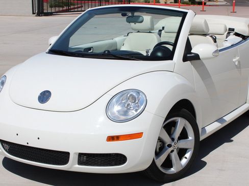 Used 2007 Volkswagen Beetle Triple White Edition FWD image 4