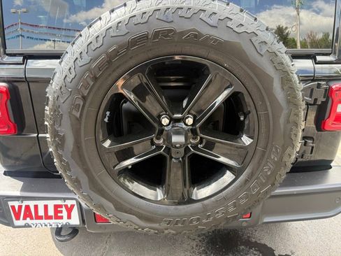 Certified 2022 Jeep Wrangler Unlimited Sahara AWD/4WD image 43