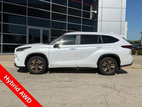 Used 2023 Toyota Highlander Bronze Edition AWD/4WD image 8