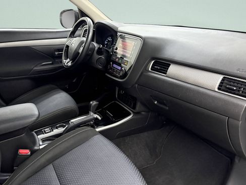 Used 2018 Mitsubishi Outlander SE image 23