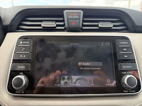 Used 2020 Nissan Versa SV FWD image 32