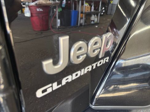 Used 2021 Jeep Gladiator Overland w/ Popular Equipment Package AWD/4WD image 30