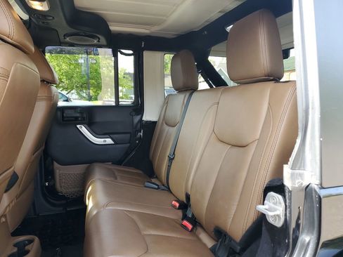 Used 2013 Jeep Wrangler Unlimited Sahara w/ Connectivity Group AWD/4WD image 9