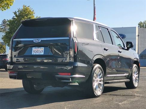 Used 2023 Cadillac Escalade Premium Luxury w/ Performance Package image 6