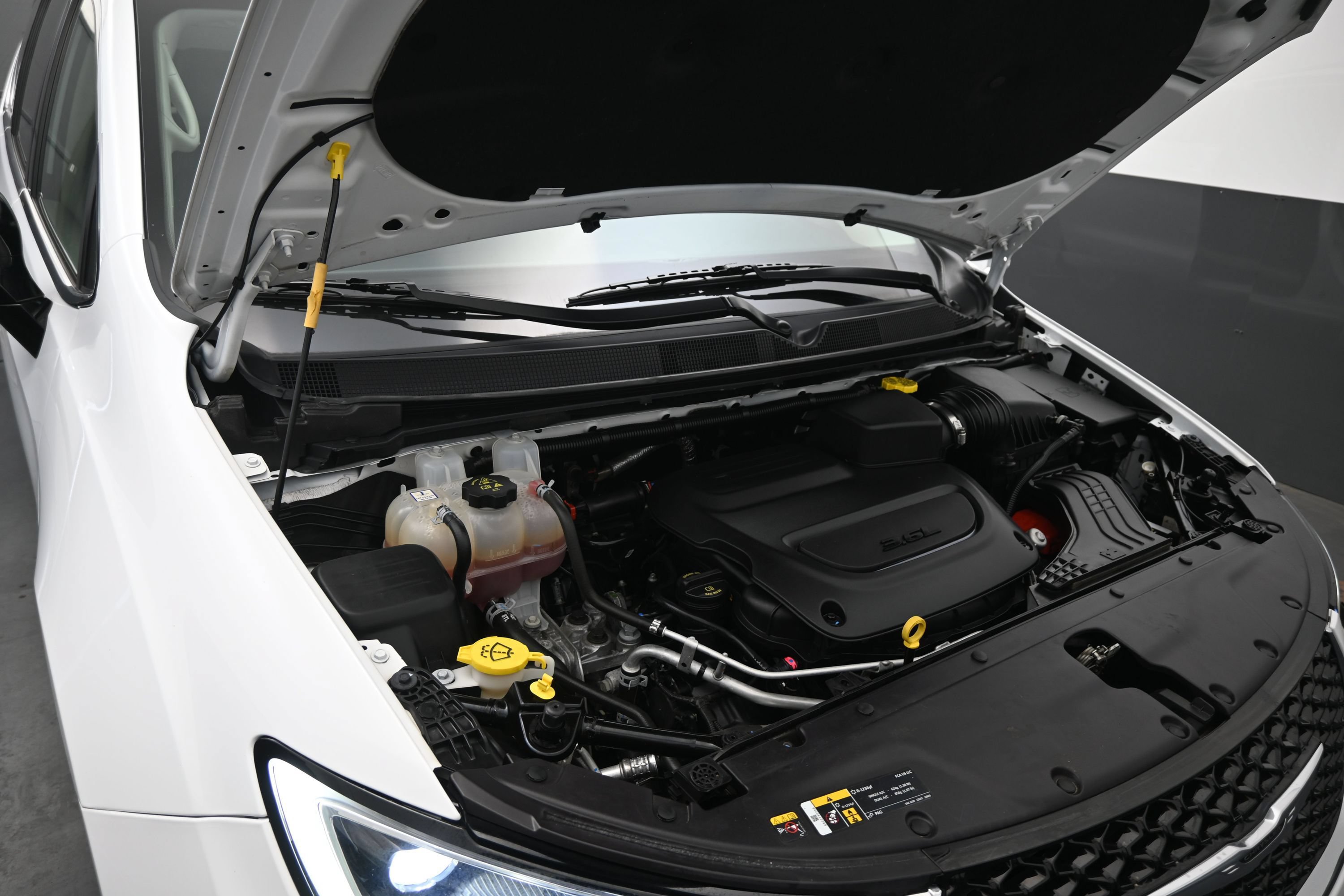 Used 2024 Chrysler Pacifica Touring-L FWD image 25