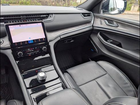 Used 2023 Jeep Grand Cherokee Overland w/ Luxury Tech Group IV image 9