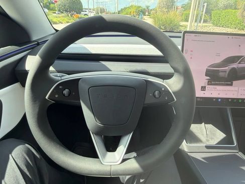 Used 2026 Tesla Model Y 2WD image 24