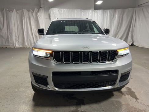 Used 2024 Jeep Grand Cherokee L Limited w/ Luxury Tech Group II image 2