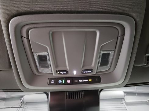 Used 2024 Chevrolet Silverado 2500 Custom w/ Custom Value Package image 19