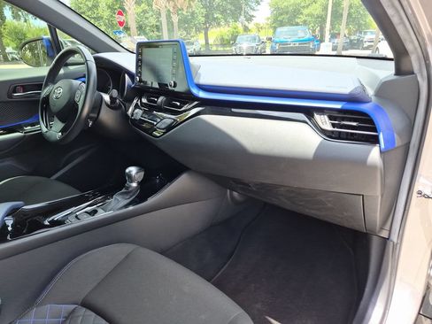 Used 2020 Toyota C-HR XLE FWD image 24