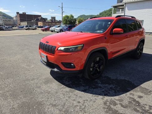 Used 2021 Jeep Cherokee Latitude Plus AWD/4WD image 4