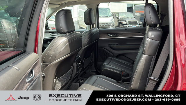 Used 2023 Jeep Grand Cherokee L Limited w/ Luxury Tech Group II AWD/4WD image 23