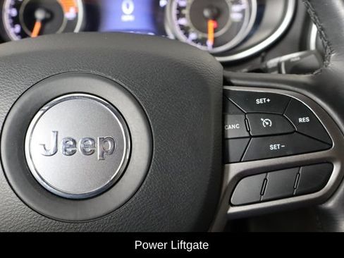 Used 2021 Jeep Cherokee Latitude Lux w/ Comfort/Convenience Group AWD/4WD image 10