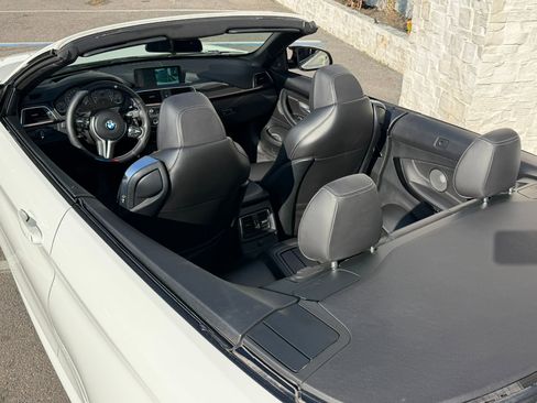 Used 2018 BMW M4 Convertible image 17