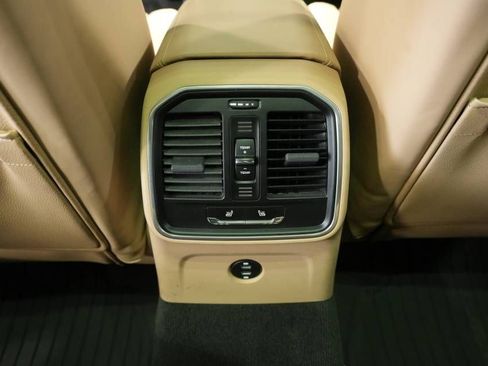 Certified 2022 Porsche Macan AWD/4WD image 26