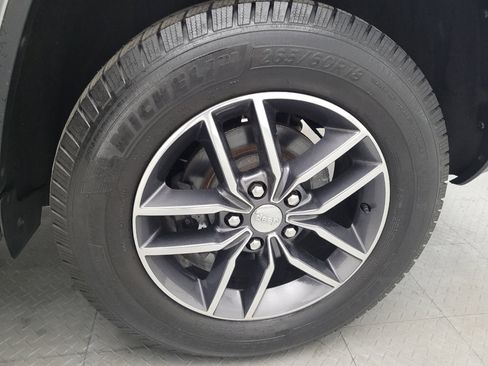 Used 2017 Jeep Grand Cherokee Limited image 31