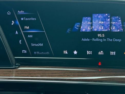 Used 2022 Cadillac Escalade Sport Platinum w/ Heavy-Duty Trailer Package AWD/4WD image 7