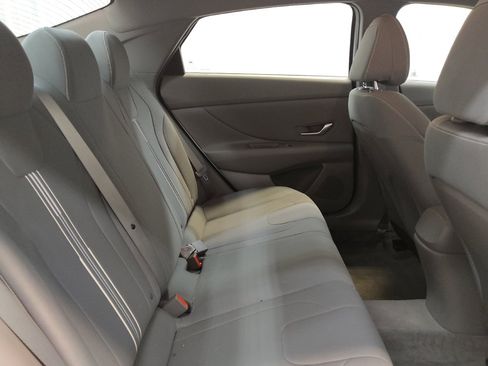 Used 2022 Hyundai Elantra SEL w/ Convenience Package FWD image 19