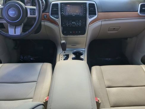 Used 2013 Jeep Grand Cherokee Overland RWD image 16
