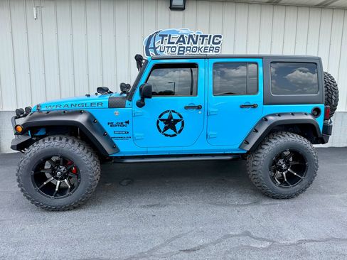 Used 2017 Jeep Wrangler Unlimited Sport w/ Connectivity Group AWD/4WD image 2