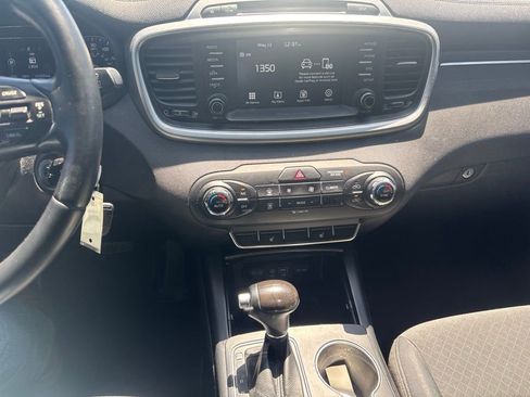 Used 2018 Kia Sorento AWD image 9