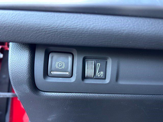 Certified 2024 Cadillac XT4 Luxury w/ Cold Weather Package FWD image 14