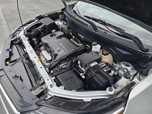 Used 2018 Chevrolet Equinox LT FWD image 24