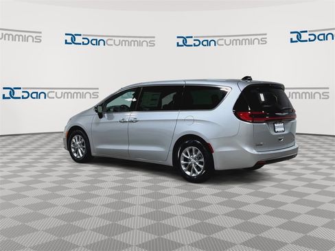 New 2026 Chrysler Pacifica Limited image 6