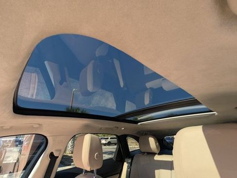 Used 2019 Jaguar F-PACE Premium image 21