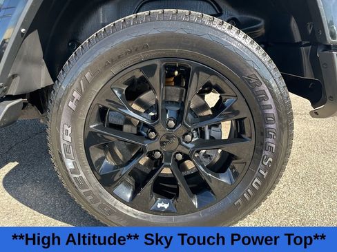 Used 2022 Jeep Wrangler Unlimited Sahara image 23