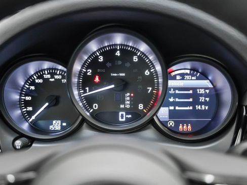 New 2026 Porsche Macan image 18