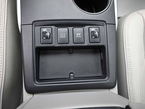 Used 2015 Toyota Camry XLE FWD image 9