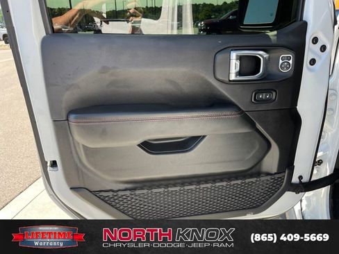 Used 2024 Jeep Gladiator Rubicon AWD/4WD image 7