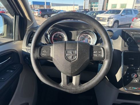 Used 2017 Dodge Grand Caravan SE image 14