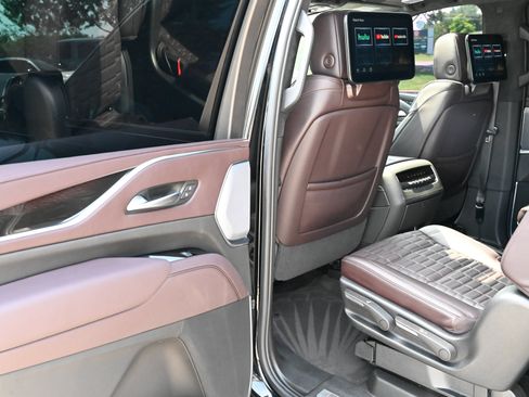 Used 2023 Cadillac Escalade ESV Sport Platinum w/ LPO, ONYX Package AWD/4WD image 35