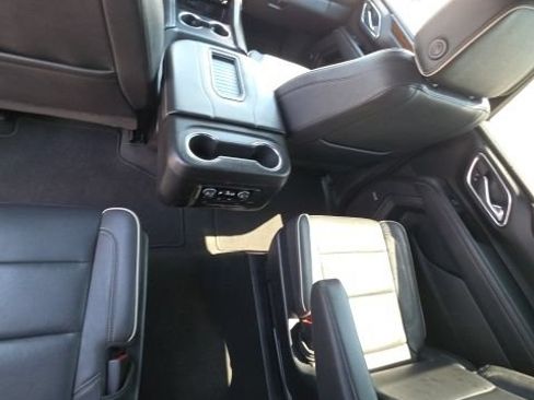 Used 2023 Chevrolet Suburban Premier RWD image 29