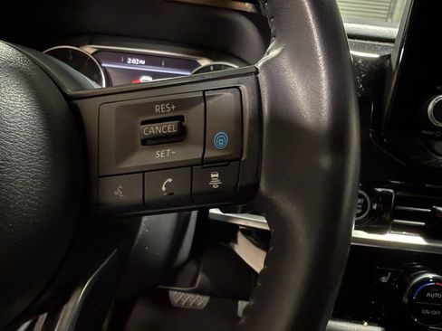 Used 2024 Nissan Pathfinder SV FWD image 23