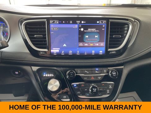 Used 2025 Chrysler Pacifica Limited FWD image 18