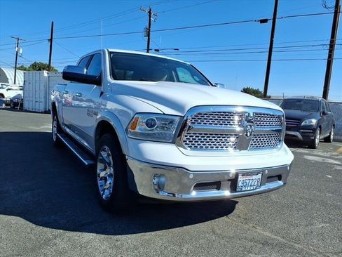 Used 2014 RAM 1500 Laramie w/ Convenience Group AWD/4WD image 3