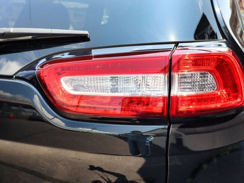 Used 2018 Jeep Cherokee Limited AWD/4WD image 9
