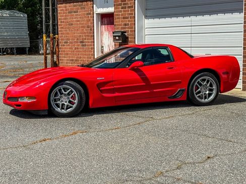 Used 2002 Chevrolet Corvette Z06 w/ Memory Pkg image 8