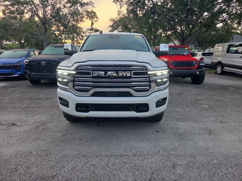 Used 2026 RAM 2500 Laramie AWD/4WD image 2