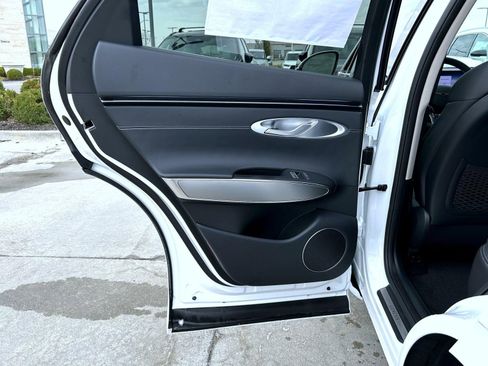 New 2026 Genesis GV70 2.5T Select w/ G1 Accessory Package AWD/4WD image 20
