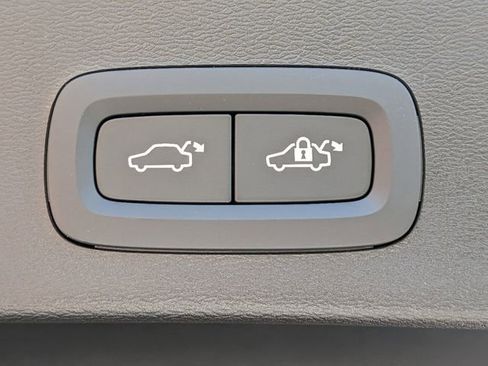 New 2025 Volvo XC40 B5 Plus w/ Protection Package Premier image 17